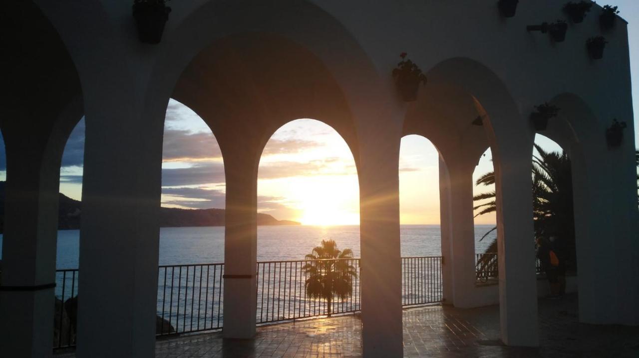 Апартаменти Acapulco Playa Beautiful Seaview Нерха Екстер'єр фото